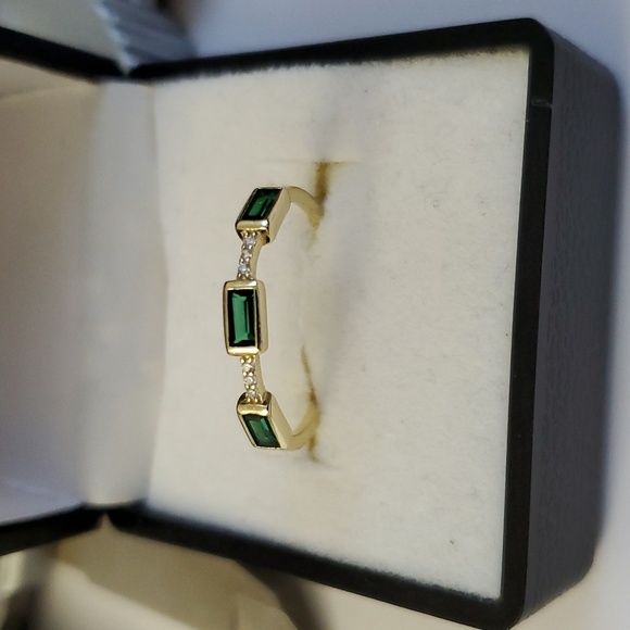 Vintage Jewelry - ‘Emerald Trio Elegance’ Sterling Silver 925 Emerald Minimalist Ring